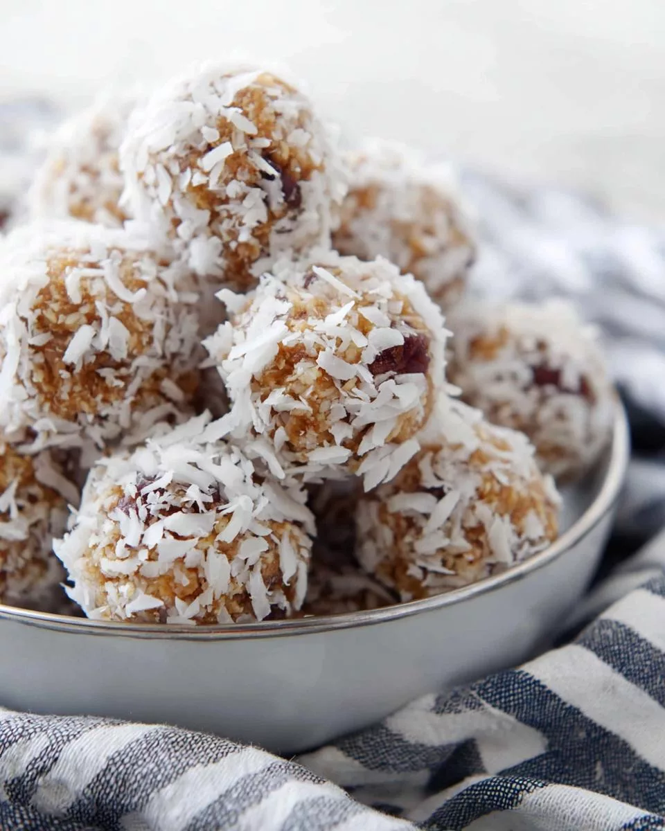 Coconut Date Balls - detail 2