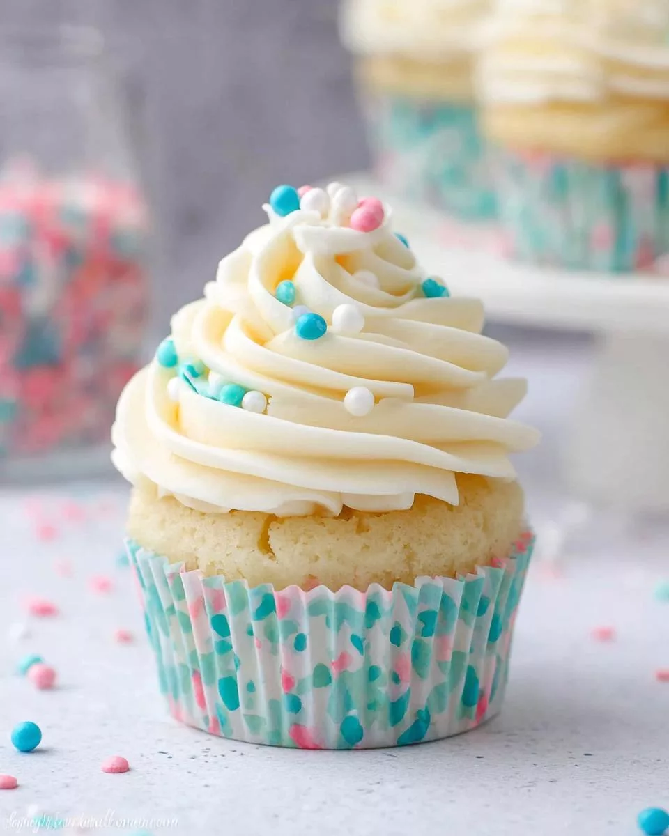 Easy Vanilla Cupcakes - detail 2