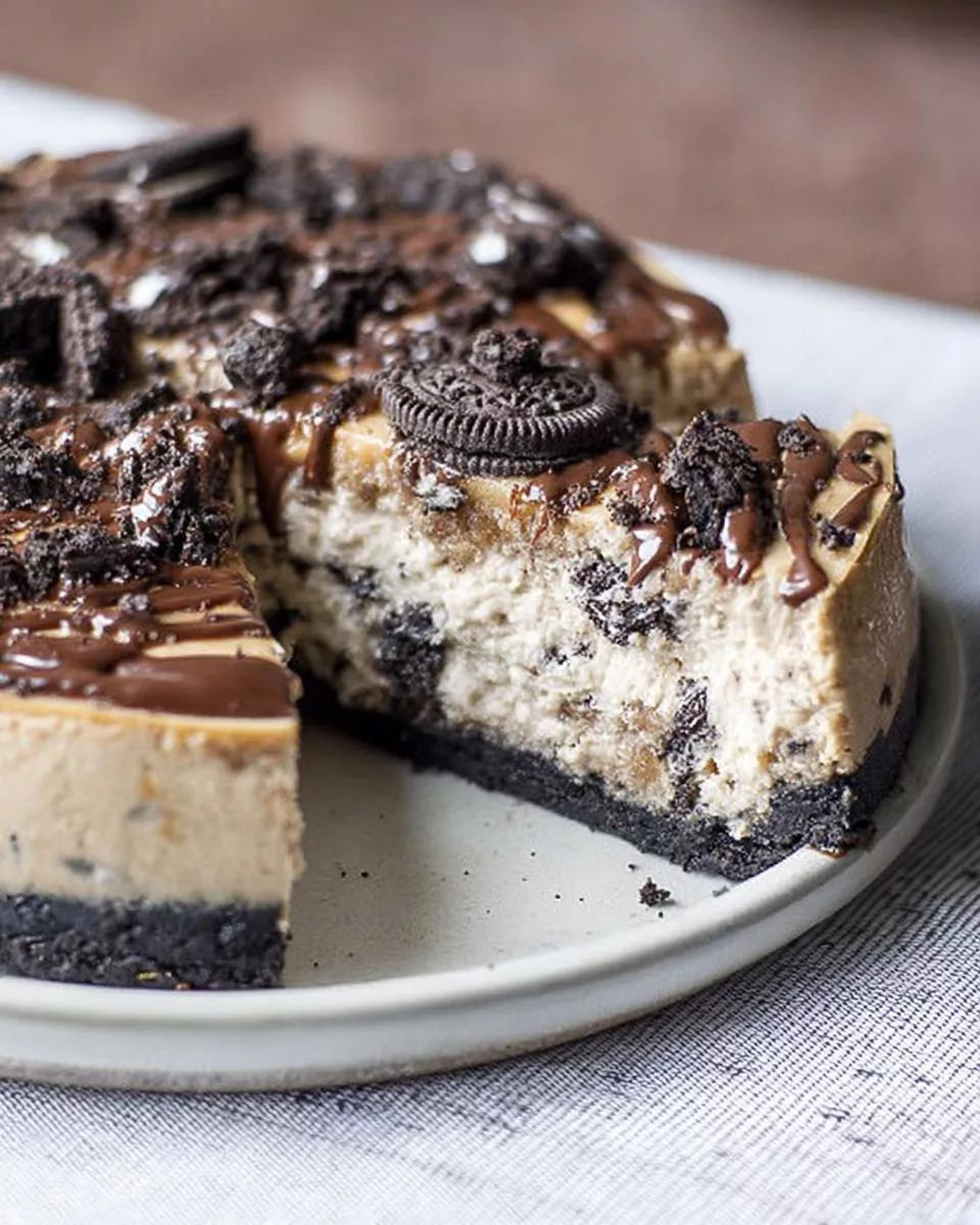 Peanut Butter Oreo Cheesecake - detail 1