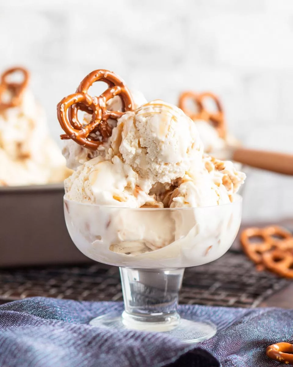 Caramel Pretzel Ice Cream - detail 2