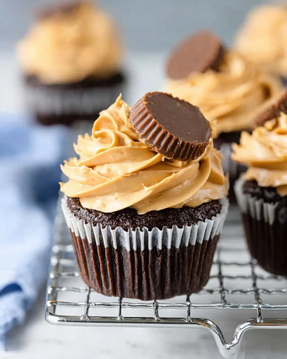 Chocolate Cupcakes with Peanut Butter Frosting - detail 1