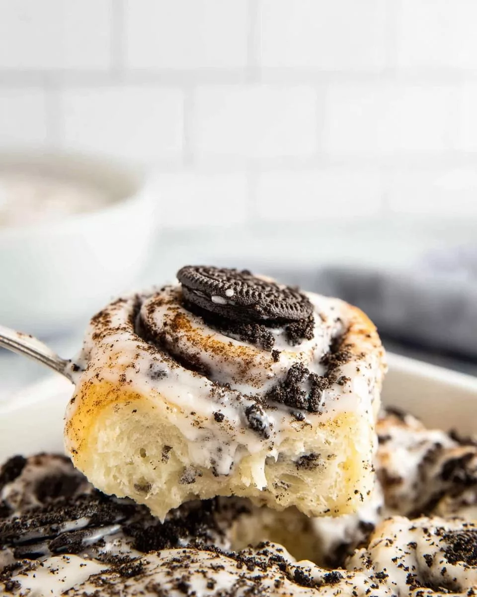 Oreo Cinnamon Rolls - detail 1