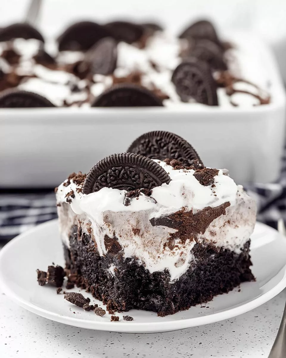 Oreo Poke Cake - detail 1