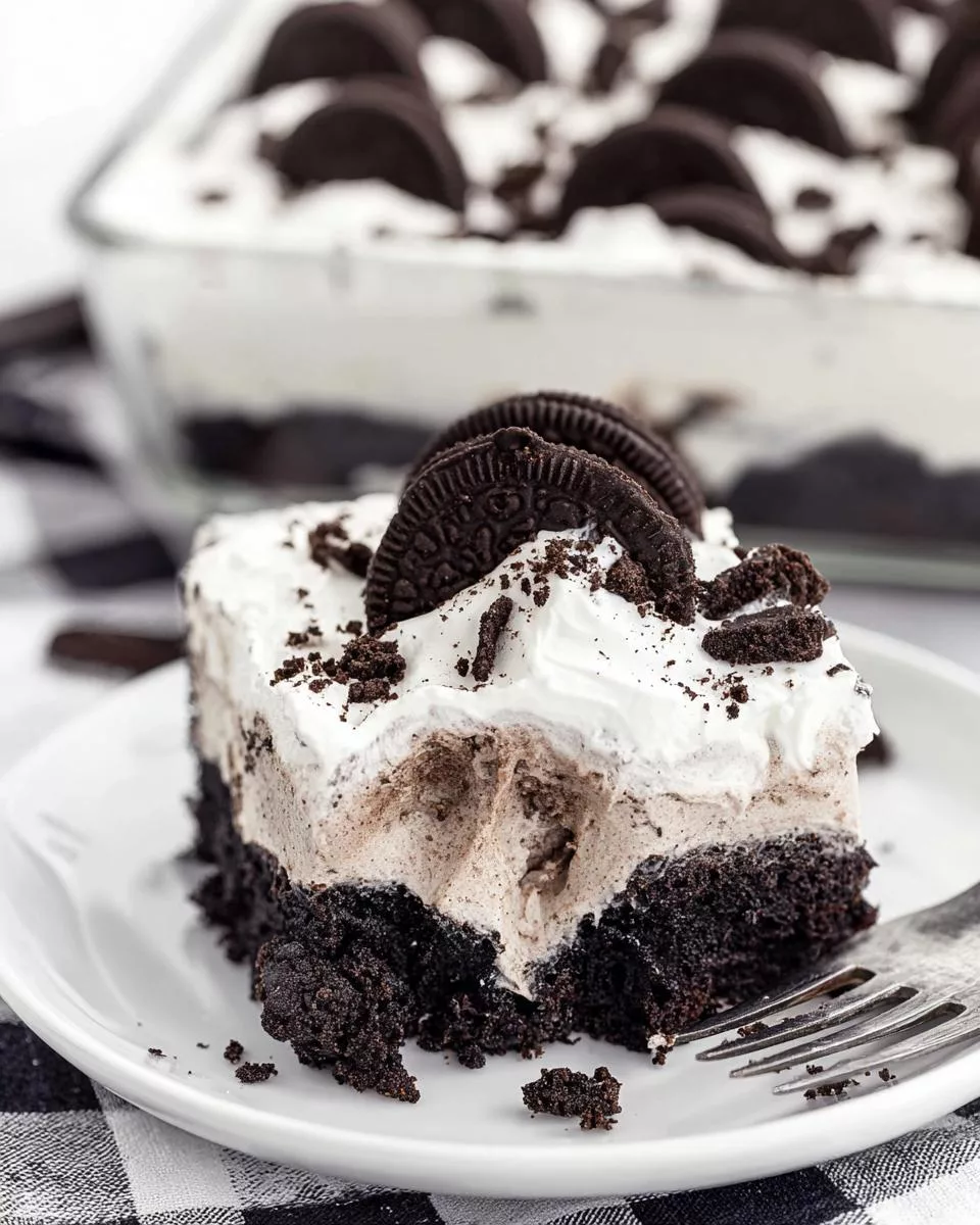 Oreo Poke Cake - detail 2