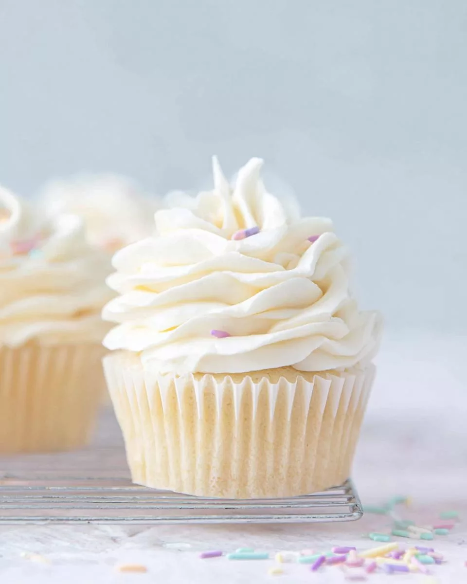 Swiss Meringue Buttercream - detail 1