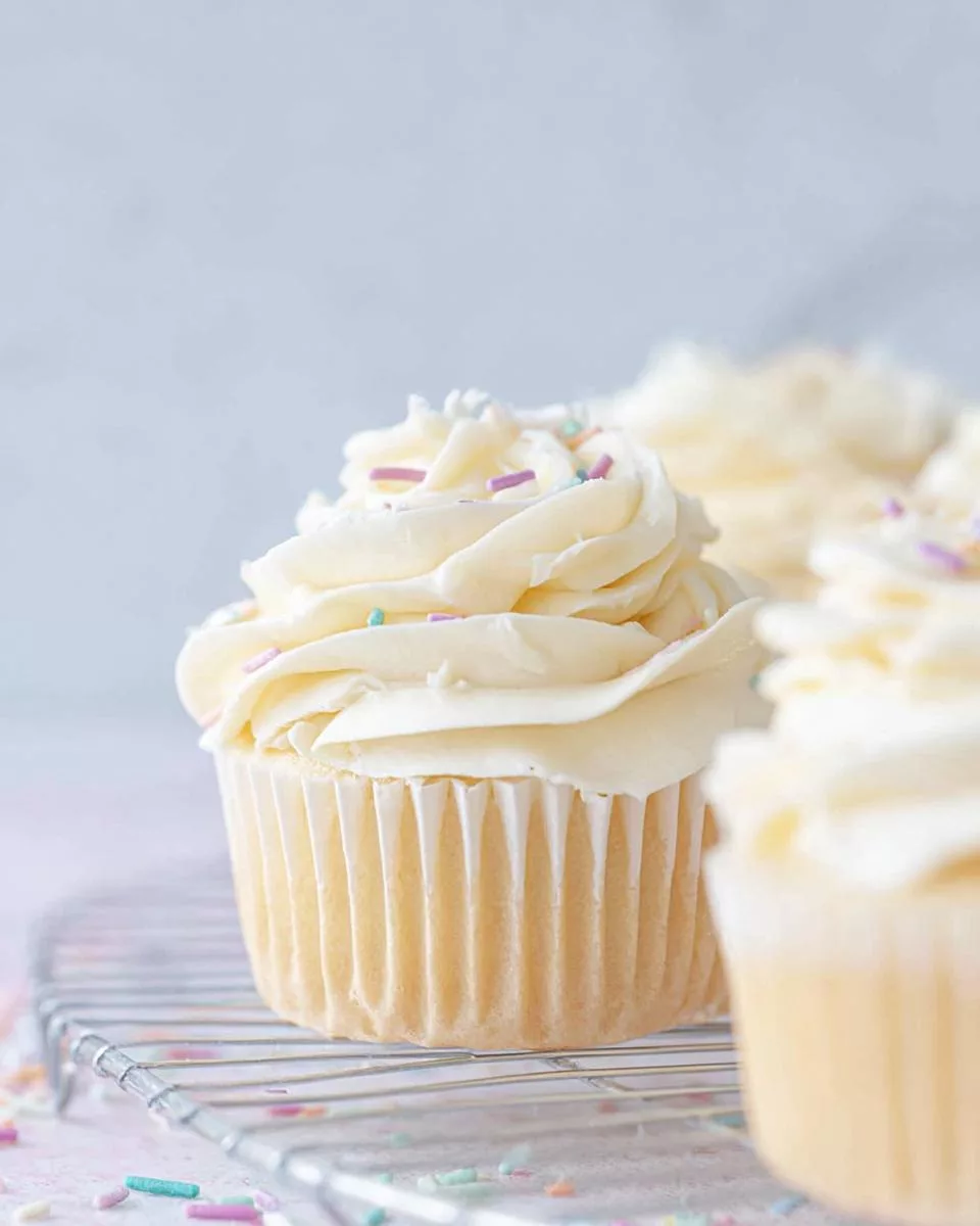 Swiss Meringue Buttercream - detail 2